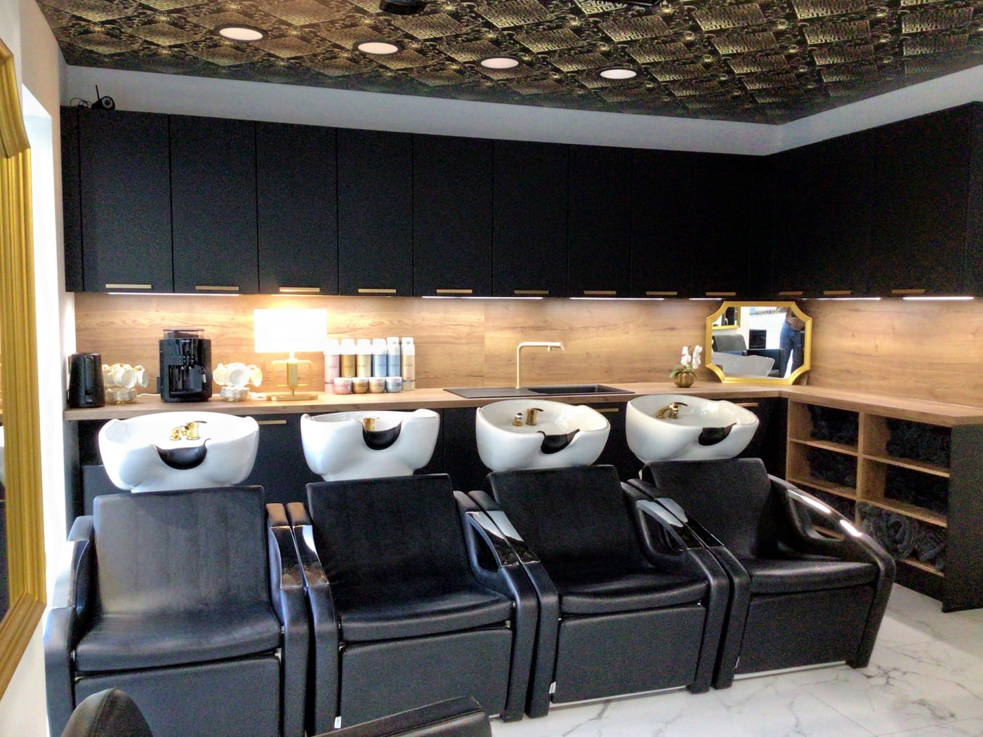 Bacs de lavage du Studio David (SD) avec plafond doré